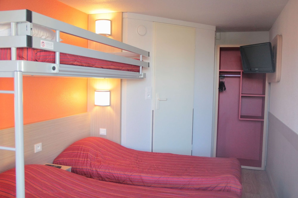 Standard Room, 3 Twin Beds - Photo 2