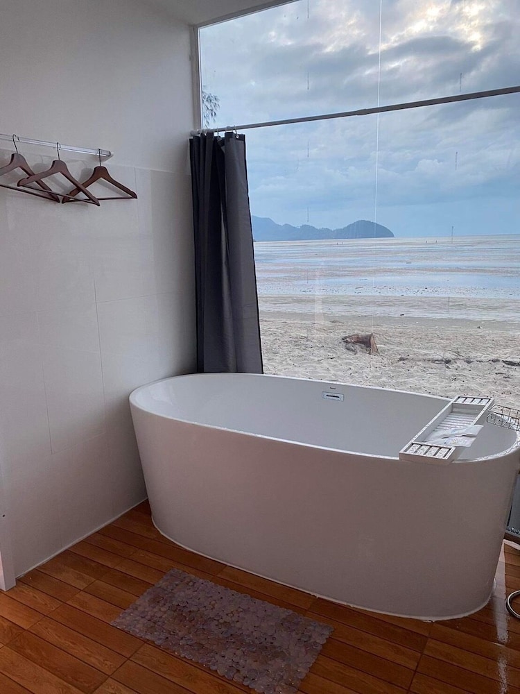 Honeymoon Studio Suite photo 3