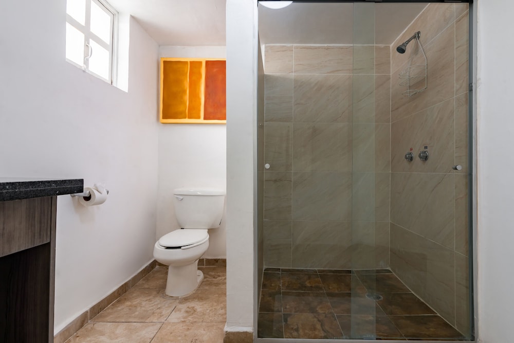 Suite, 2 Bedrooms - Photo 8