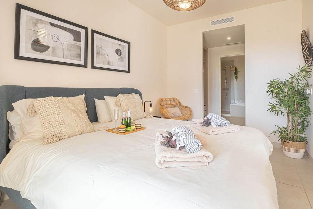 Apartamento Familiar, 2 Habitaciones, 2 Baños (Luxury Jardinana Lotus 700m a la Playa)