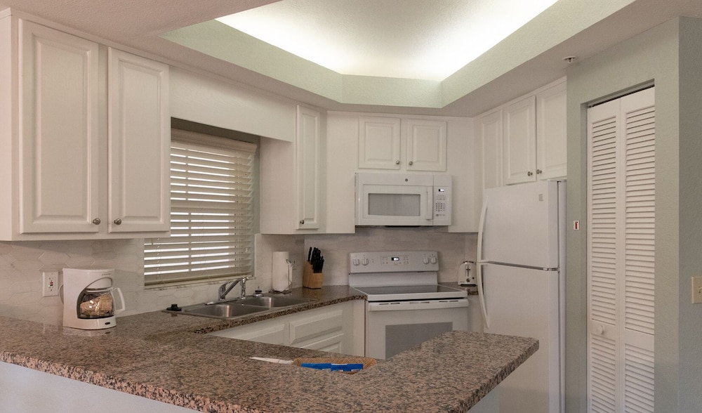 Deluxe Suite, 1 Bedroom, Kitchen (1 Sleeper Sofa) - Photo 3