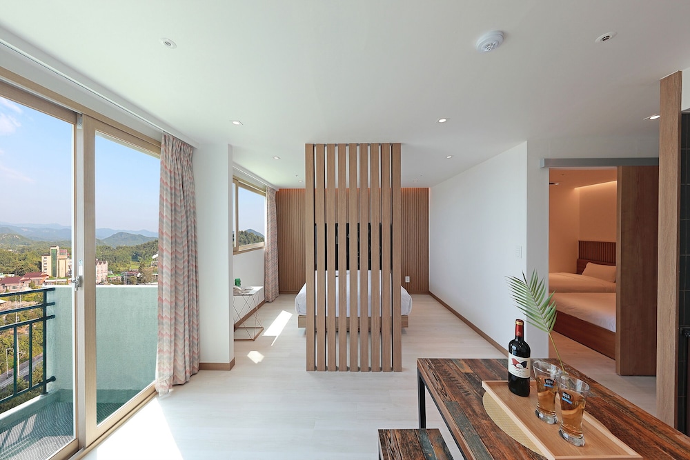 [Pet Friendly] Side Ocean View Suite With Pet