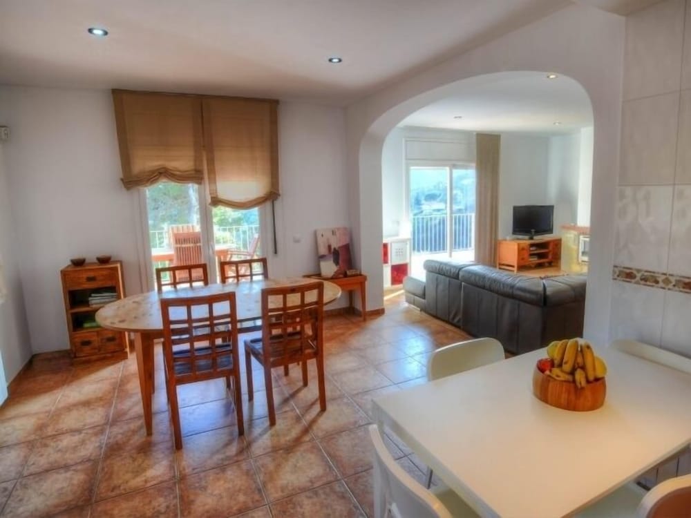 House, 3 Bedrooms photo 3