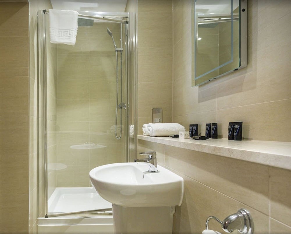 Twin Room - Photo 4