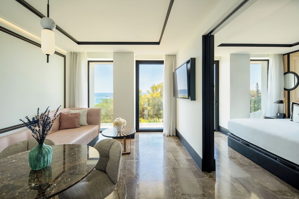Suite - Photo 2