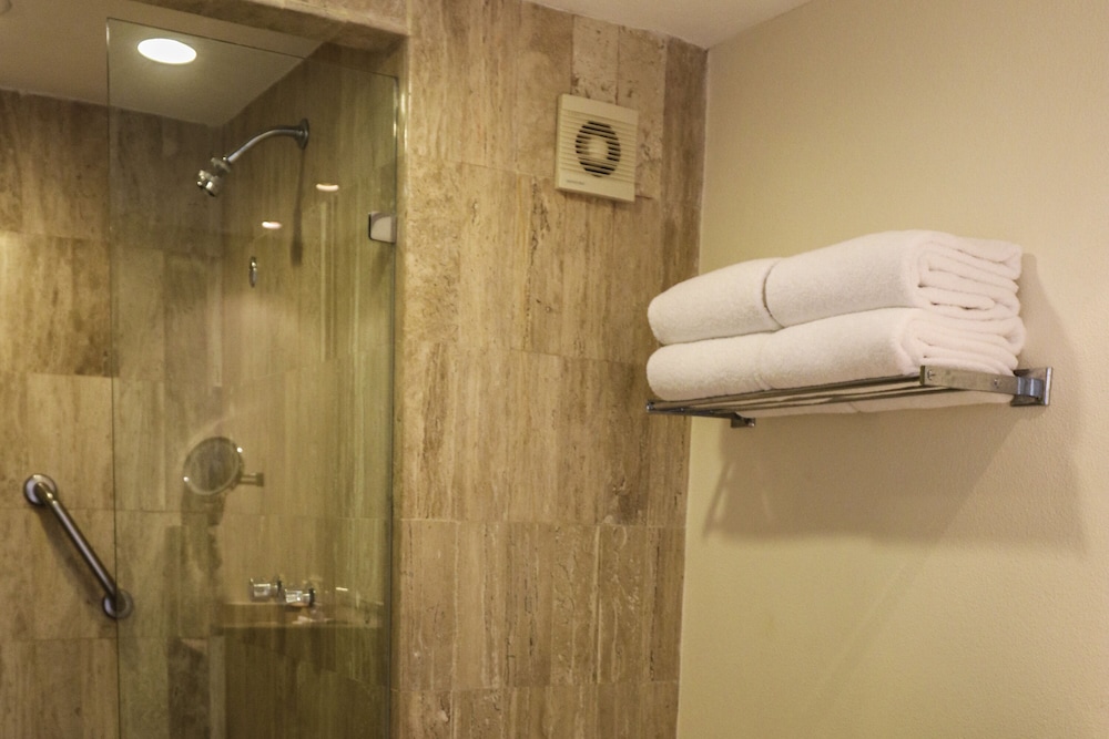 Suite, 1 Bedroom, Ocean View - Photo 2