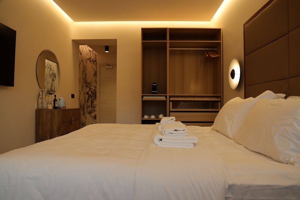 Deluxe Double Or Twin Room, City View