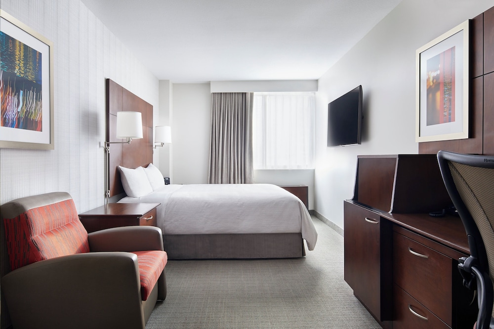 Standard Room, 1 Queen Bed, Accessible (Mobility) - Photo 3