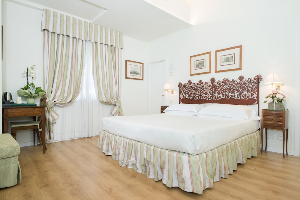Deluxe Double Room thumbnail 6