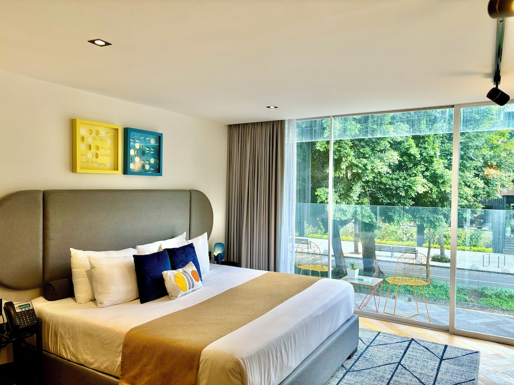 City Apartment, 1 Bedroom - Photo 2