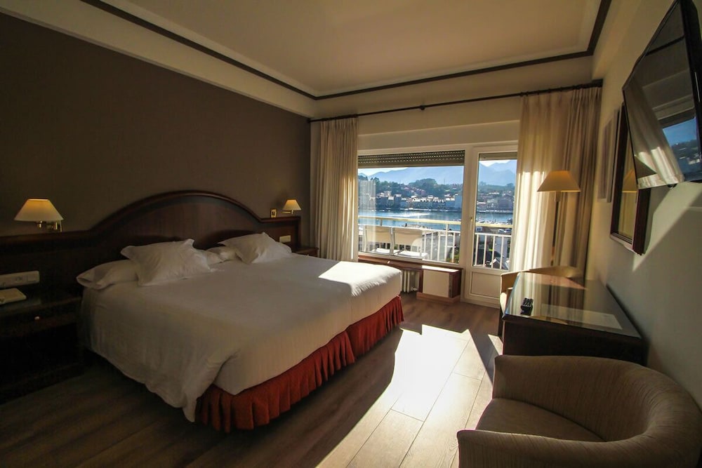 Club Room, Sea View (Silken) photo 3
