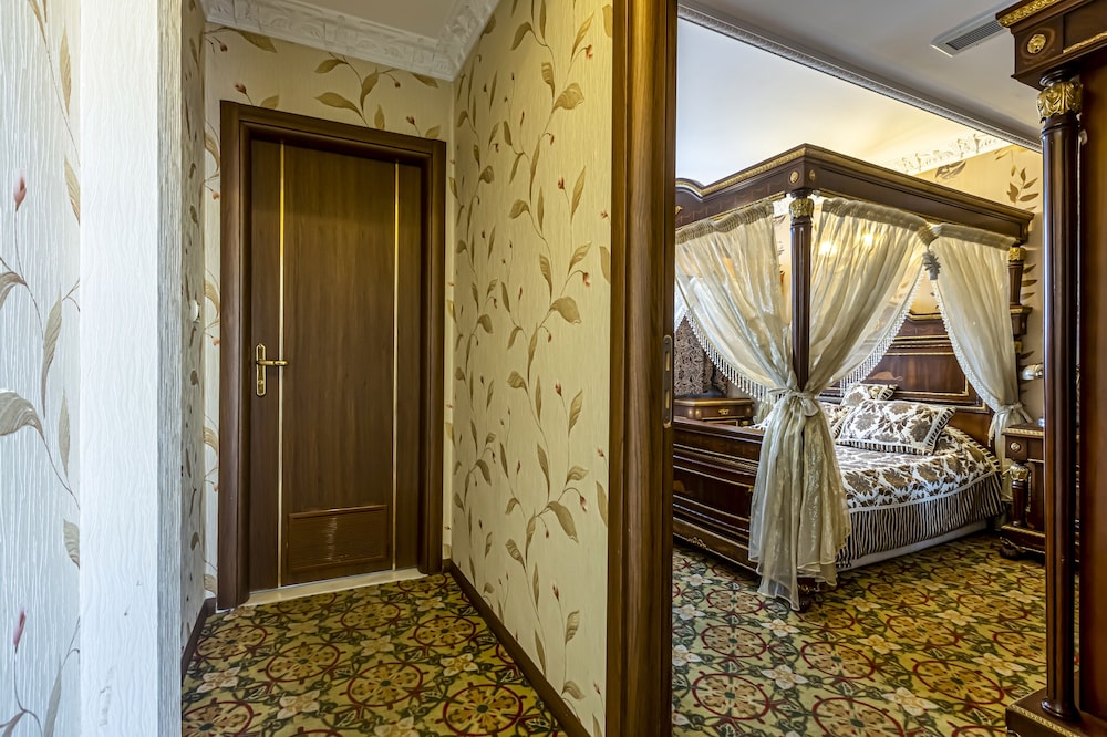 Deluxe Family Suite with Sea View photo 3