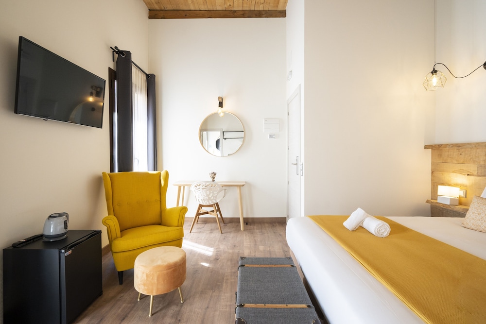 Deluxe Room, Balcony - Photo 2
