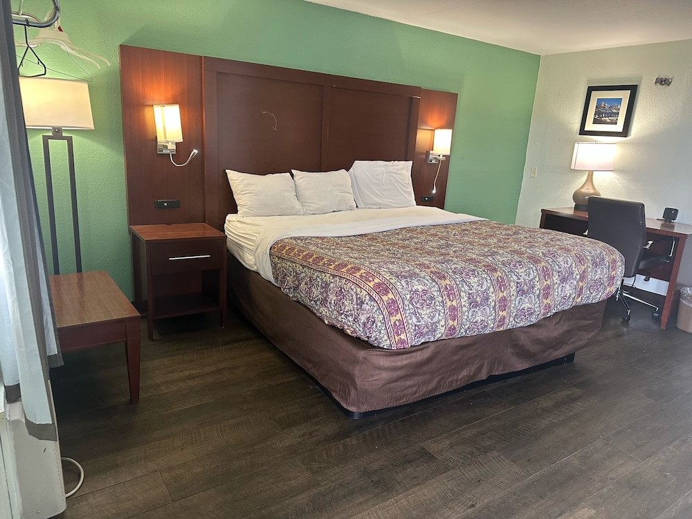 Room, 1 King Bed, Non Smoking - Photo 1