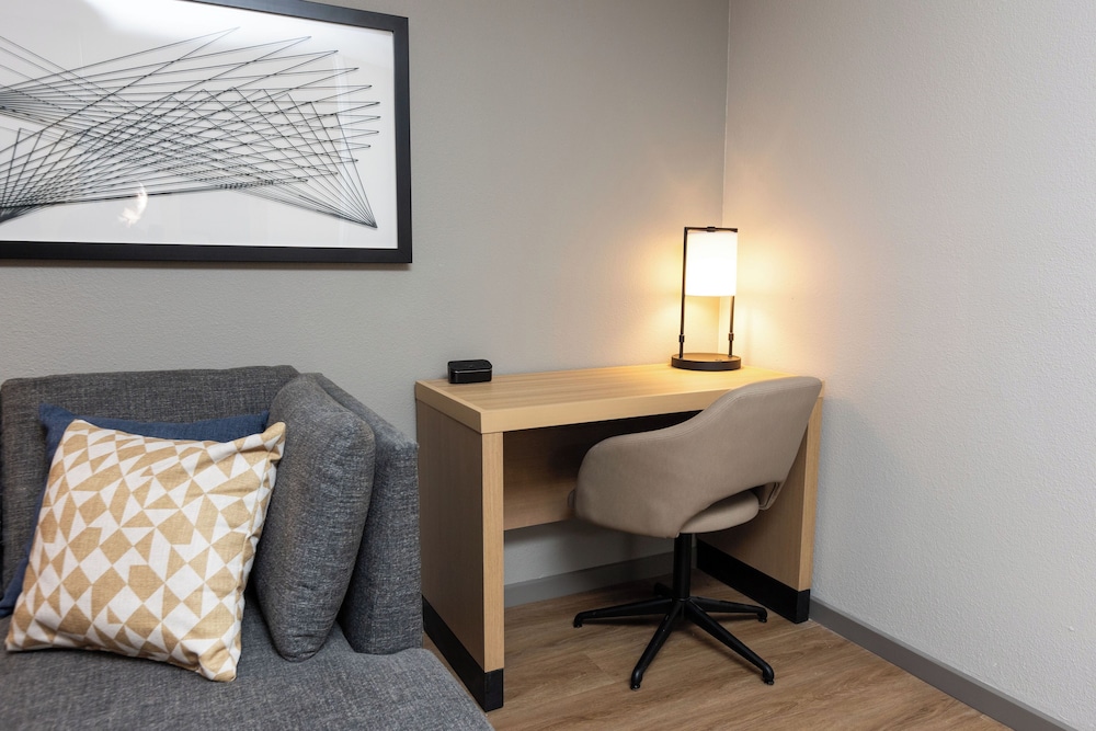 Room, 1 King Bed (High Floor) - Photo 4