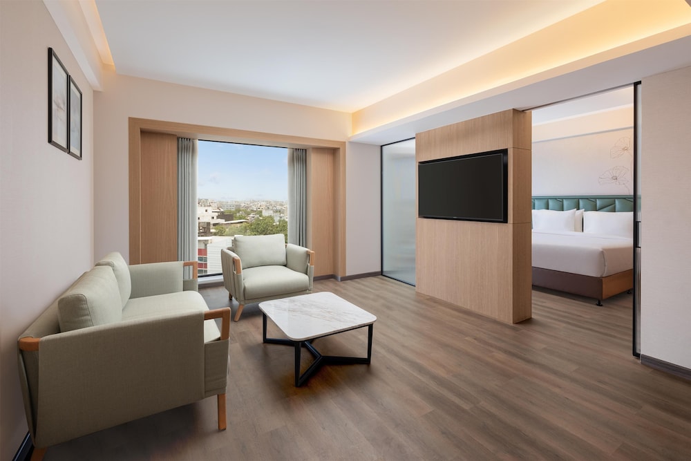 King Premium Suite - Photo 2