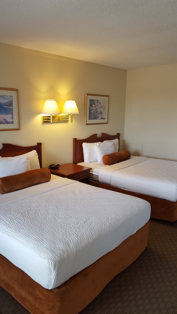 Room, 2 Queen Beds - Photo 1