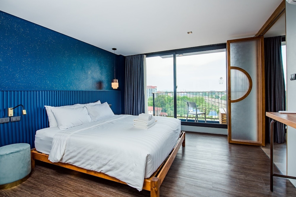 One-Bedroom Suite - Photo 22