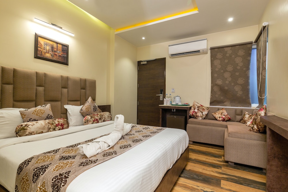 Superior Penthouse, 1 Queen Bed, Non Smoking, City View