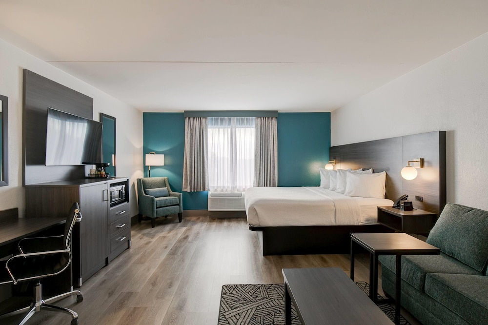 Junior Suite, 1 King Bed, Non Smoking photo 1
