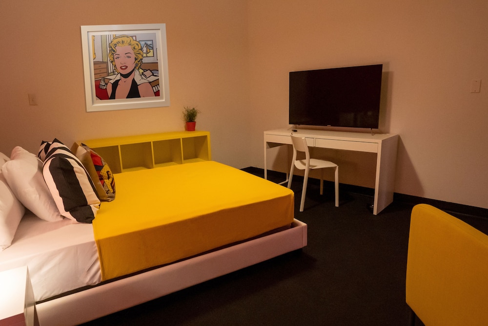 Single Full Bed - Photo 1