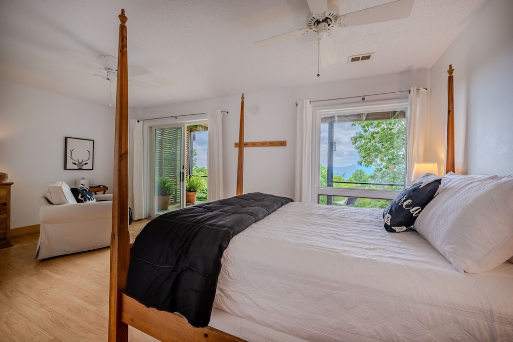 Premier Apartment, Ensuite, Park View (Chattooga private balcony)