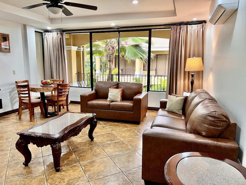 Deluxe Condo, Balcony, Garden View photo 3