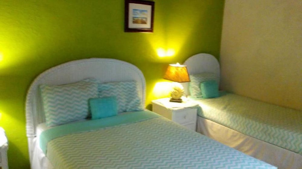 Comfort Room, 1 Queen Bed photo 3