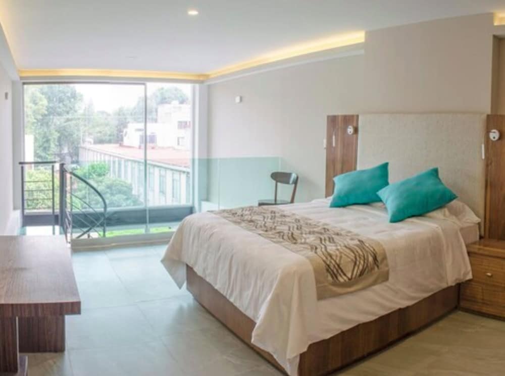 Suite, Balcony