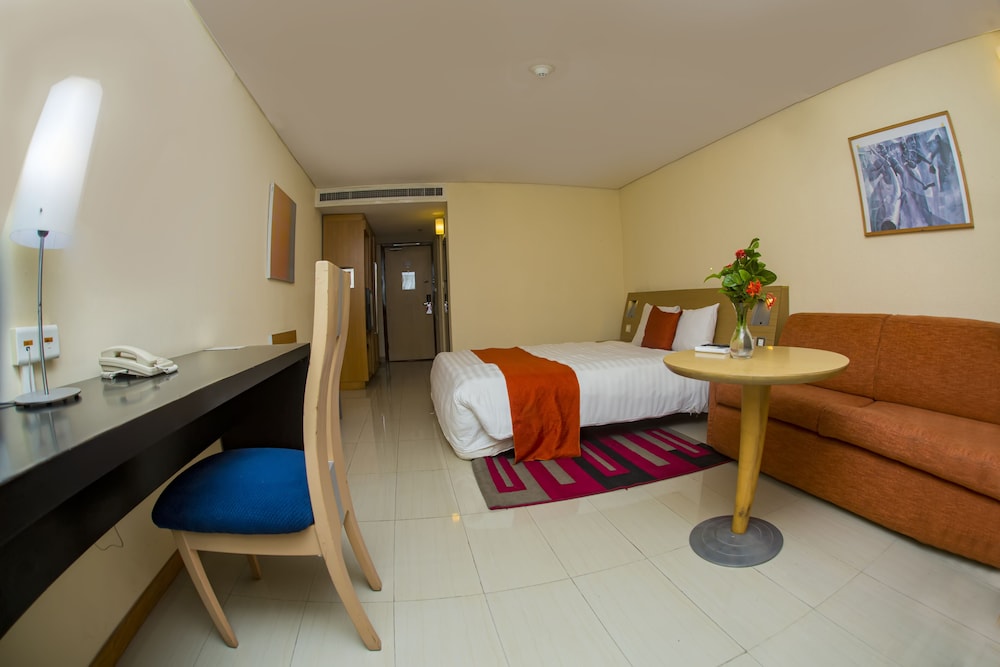 Deluxe Room, 1 King Bed, City View