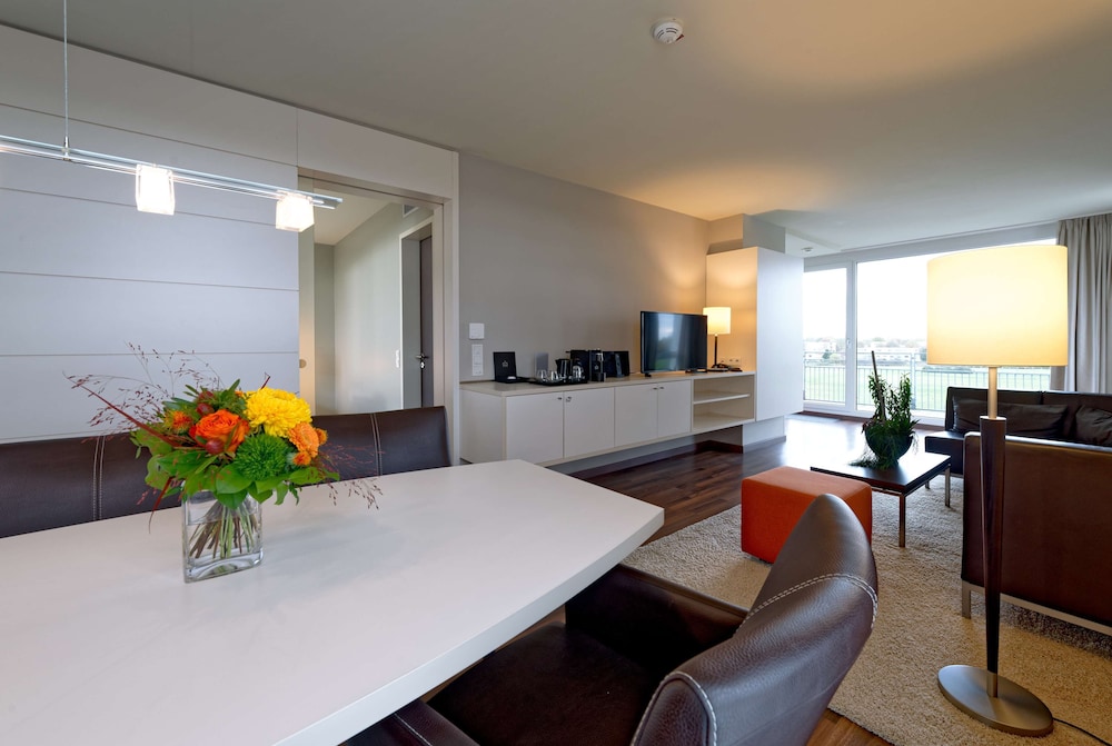 Suite - Photo 5
