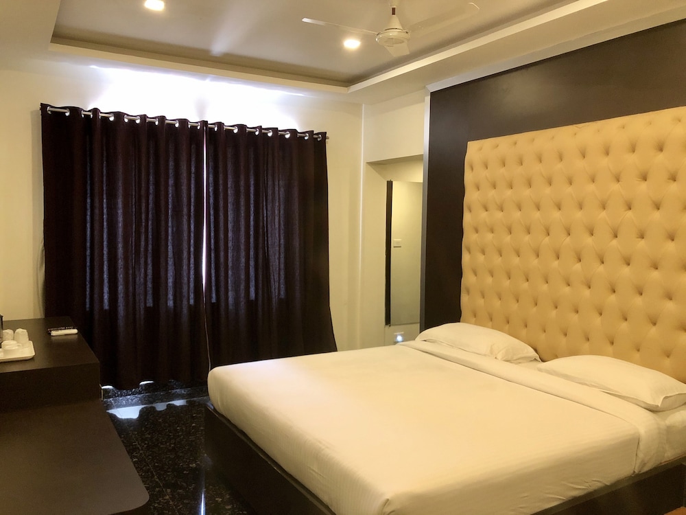 Royal Room photo 3