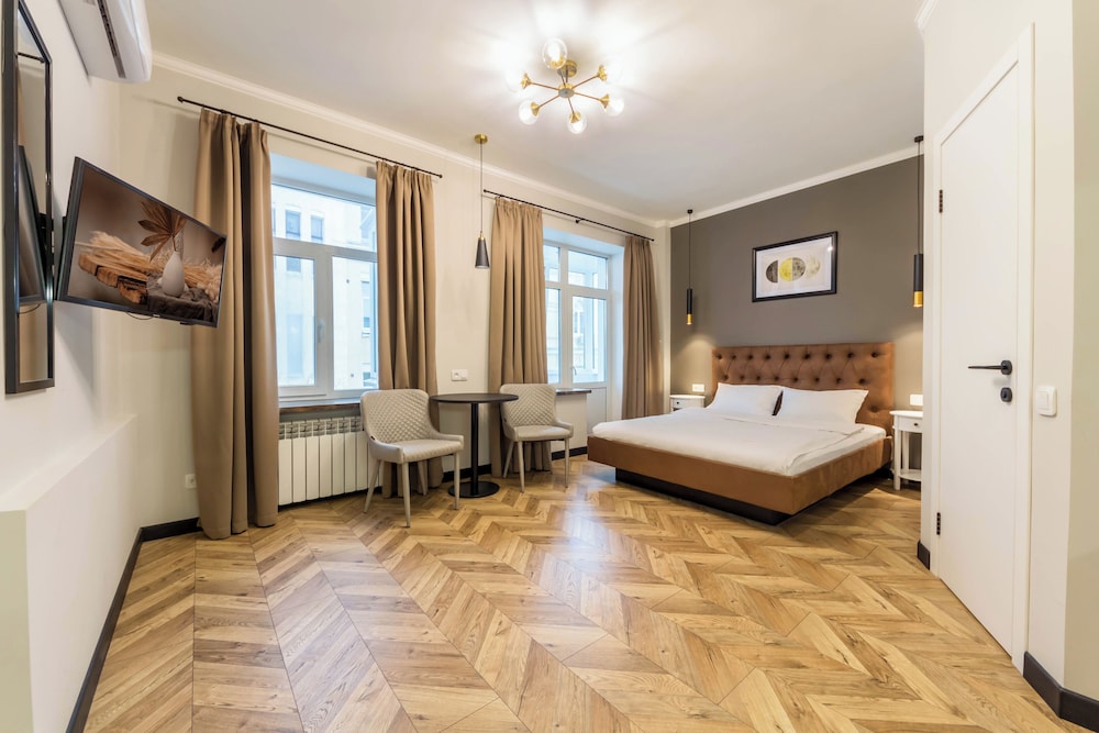 Deluxe Apartment with a balcony - Mykhailivskyi prov. 4