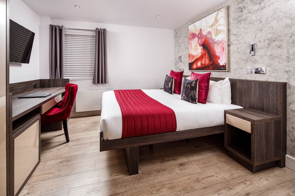 Standard Suite, 1 King Bed photo 3