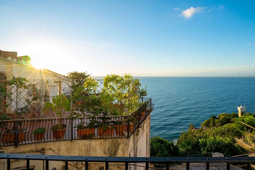Superior Room, 1 Bedroom, Balcony, Sea View photo 2