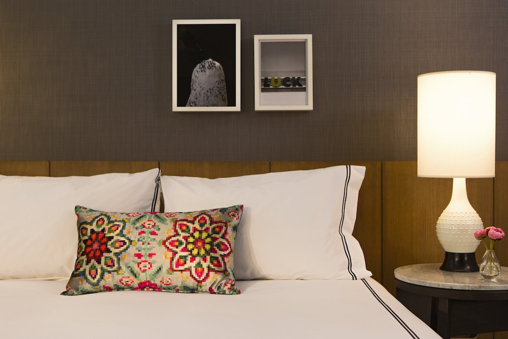 Room, 1 King Bed (Walk-In Shower)