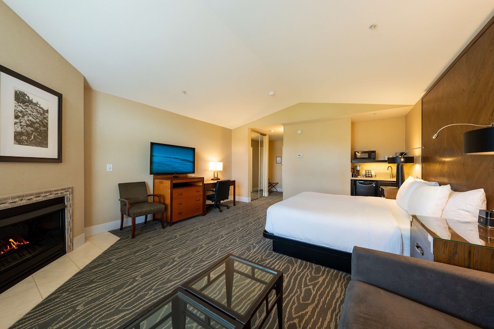 Suite, 1 King Bed, Non Smoking, Fireplace (2nd Floor) - Photo 3