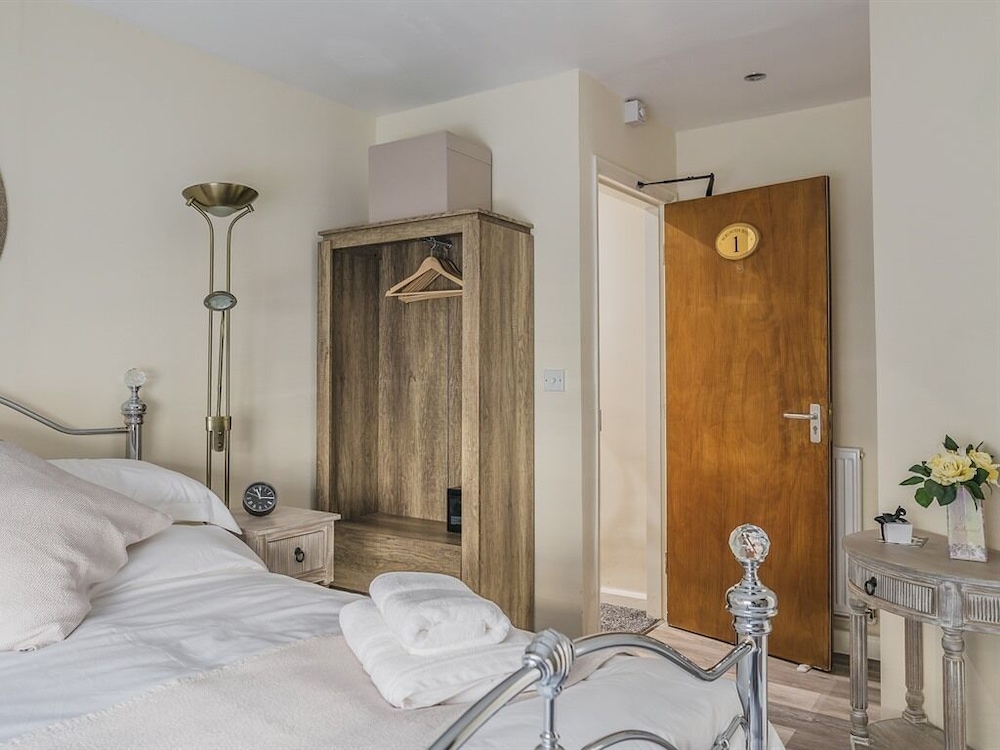 Deluxe Double Room, Ensuite photo 3