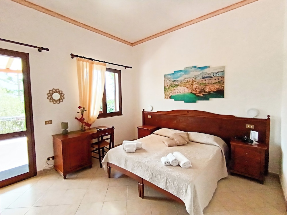 Double or Twin Room - Photo 7
