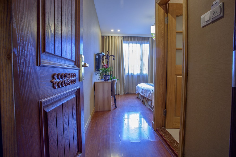 Comfort King Room photo 3