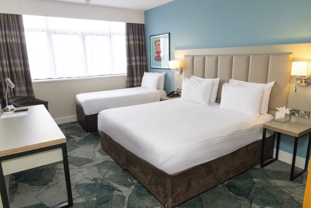 Standard Room, Multiple Beds - Photo 1