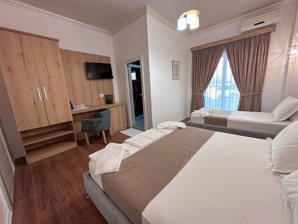 Triple Room, Balcony, Sea View photo 2