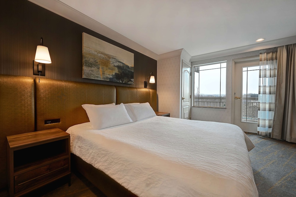 Grand Suite One King Bed photo 1