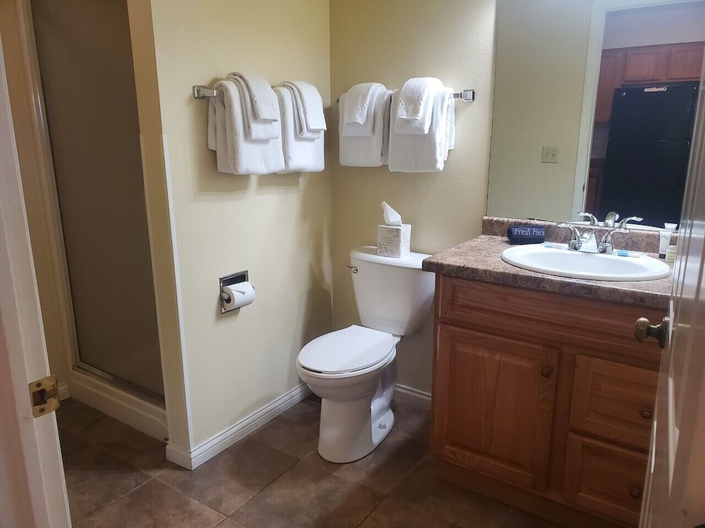 Apartment, 2 Bedrooms, Non Smoking - Photo 10