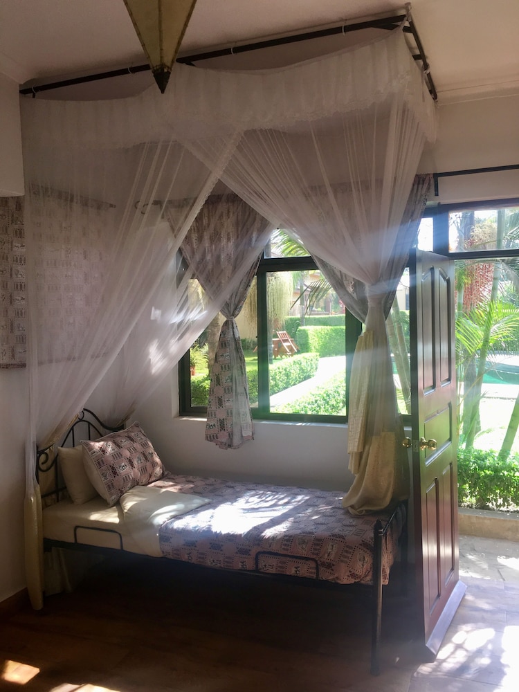 Superior Triple Room, Private Bathroom, Pool View