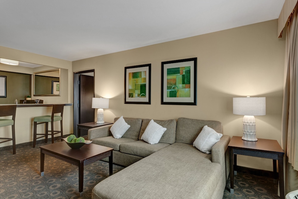 Suite, 1 Bedroom (Microwave) - Photo 14
