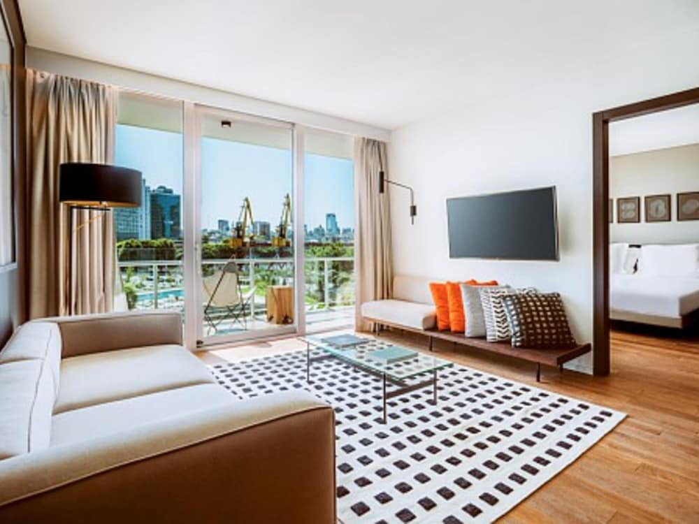 Deluxe Suite, 1 King Bed, Harbor View