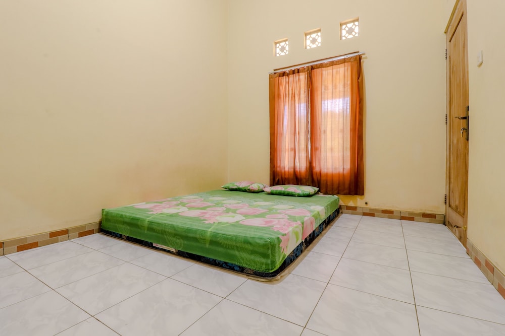 Budget Standard Room With Fan - Photo 5