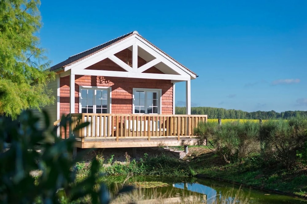 Cottage, Lake View