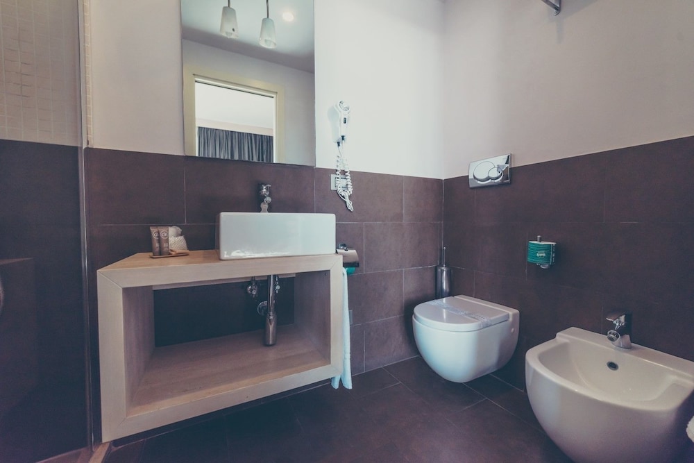 Deluxe Double Room, Balcony - Photo 11